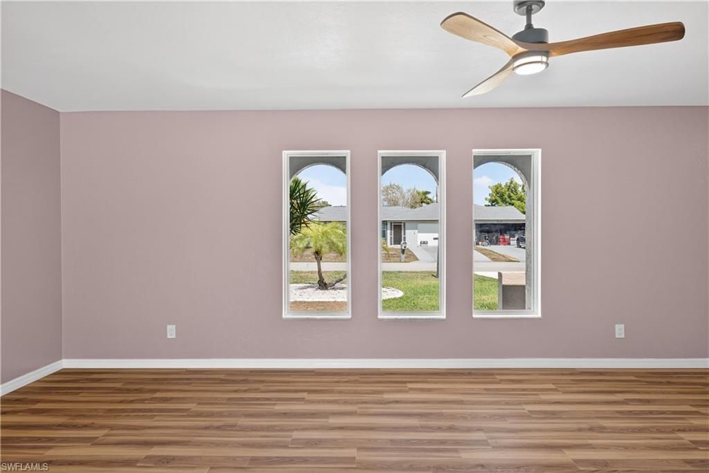 Image 3 of property listing at 1308 SE 33rd ST, Cape Coral, FL 33904