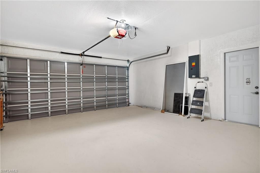 Image 30 of property listing at 1308 SE 33rd ST, Cape Coral, FL 33904