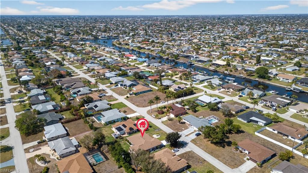 Image 36 of property listing at 1308 SE 33rd ST, Cape Coral, FL 33904