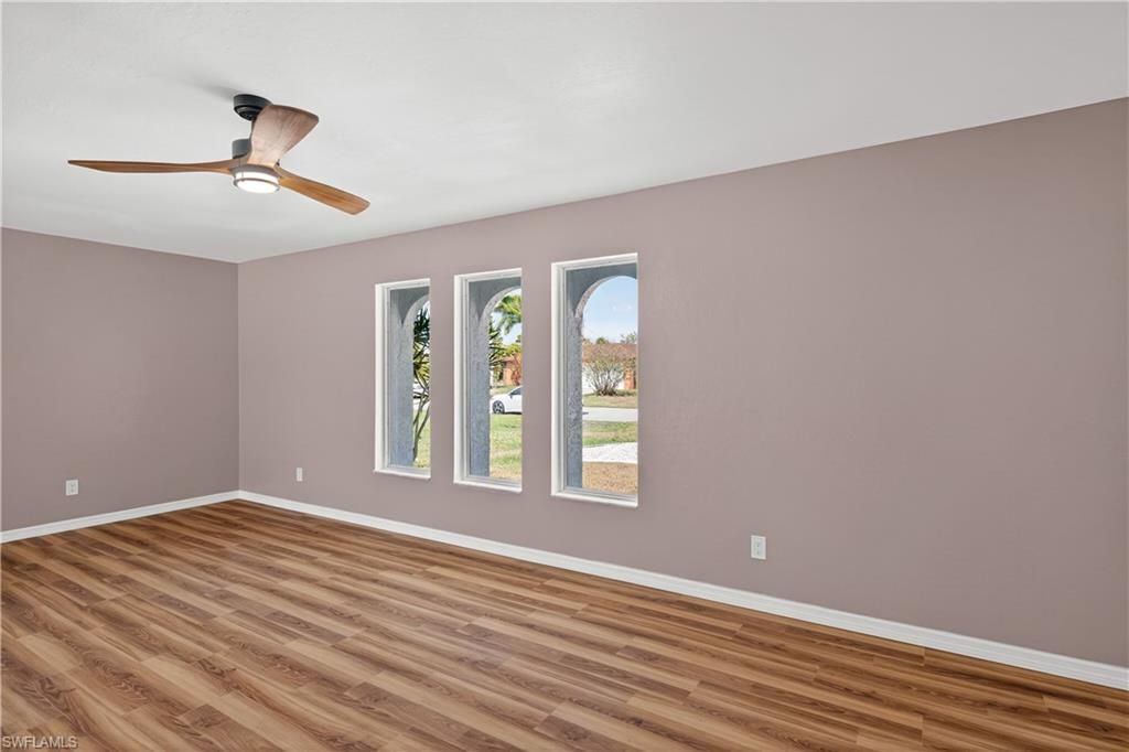 Image 5 of property listing at 1308 SE 33rd ST, Cape Coral, FL 33904