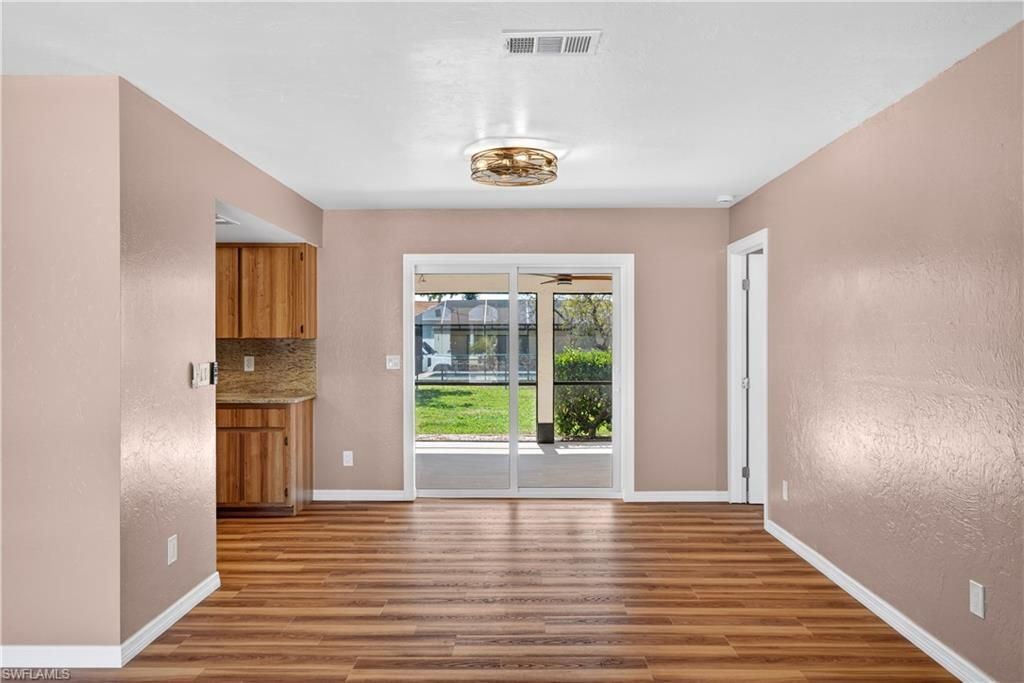 Image 8 of property listing at 1308 SE 33rd ST, Cape Coral, FL 33904