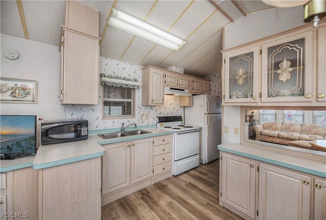 51 La Fonda LN, North Fort Myers, FL 33903