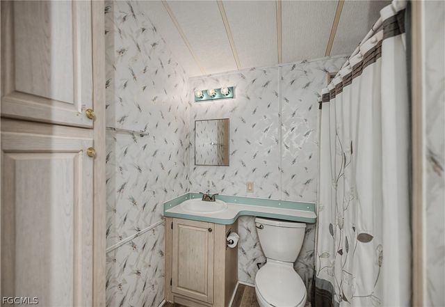 51 La Fonda LN, North Fort Myers, FL 33903