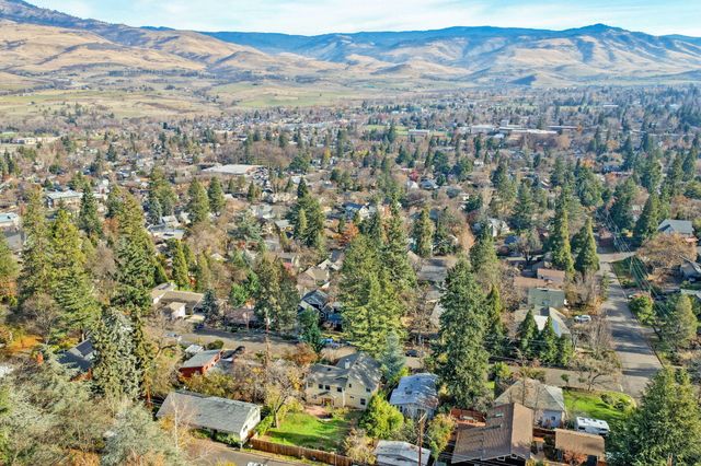 219 Meade Street, Ashland, OR 97520