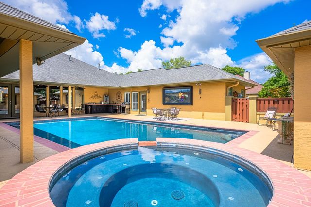 516 Winged Foot Lane, Kerrville, TX 78028
