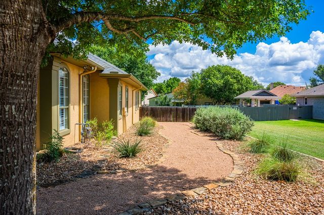 516 Winged Foot Lane, Kerrville, TX 78028