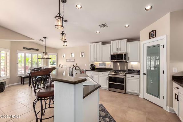 17522 W DESERT SAGE Drive, Goodyear, AZ 85338