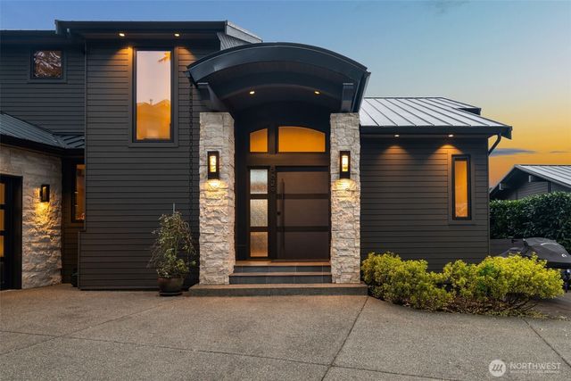 5629 Pleasure Point Lane SE, Bellevue, WA 98006