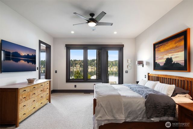 5629 Pleasure Point Lane SE, Bellevue, WA 98006