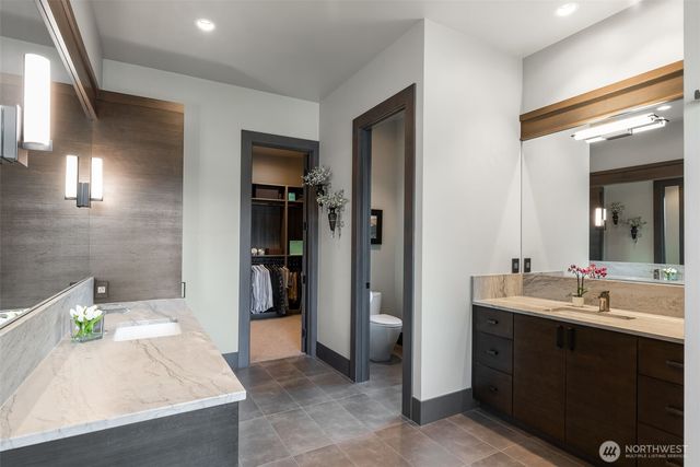 5629 Pleasure Point Lane SE, Bellevue, WA 98006