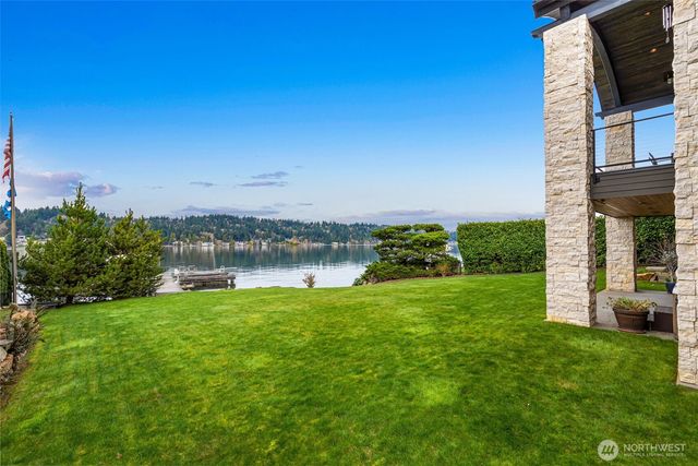 5629 Pleasure Point Lane SE, Bellevue, WA 98006