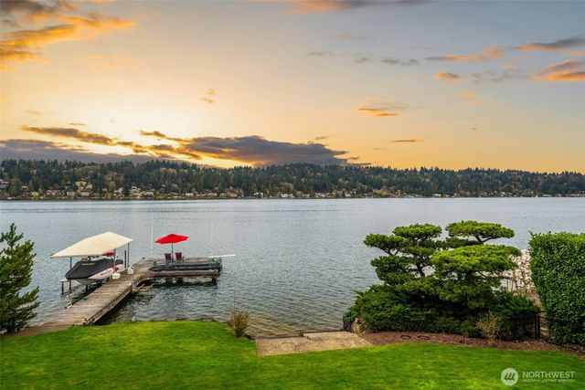 5629 Pleasure Point Lane SE, Bellevue, WA 98006