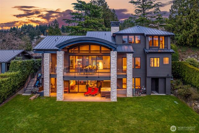 5629 Pleasure Point Lane SE, Bellevue, WA 98006
