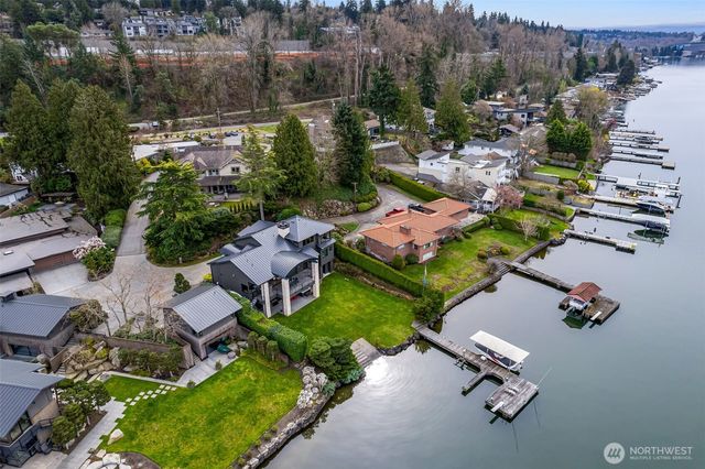 5629 Pleasure Point Lane SE, Bellevue, WA 98006