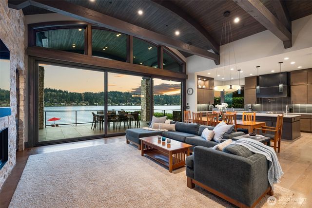 5629 Pleasure Point Lane SE, Bellevue, WA 98006