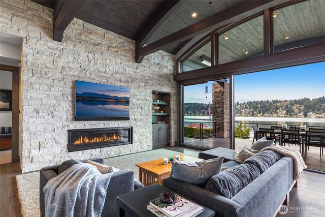 5629 Pleasure Point Lane SE, Bellevue, WA 98006