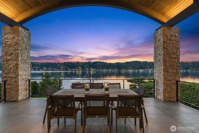 5629 Pleasure Point Lane SE, Bellevue, WA 98006