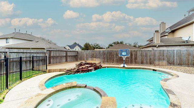 1210 Cambridge Court, Seabrook, TX 77586