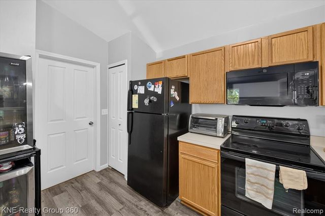 4077 Berkeley Avenue, Canton, MI 48188