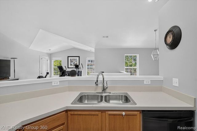 4077 Berkeley Avenue, Canton, MI 48188