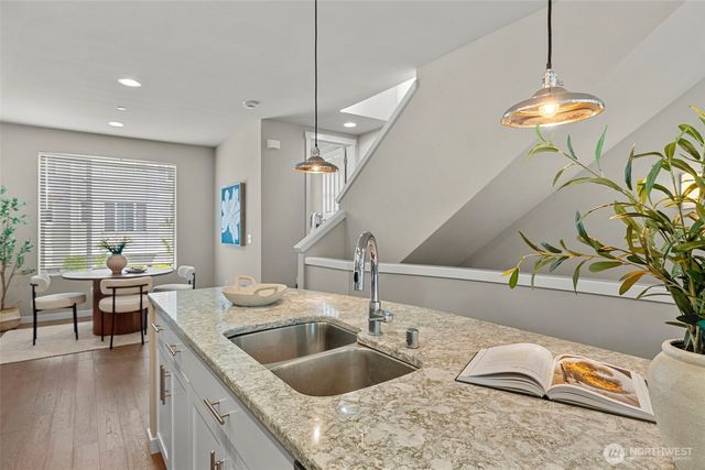 347 Vashon Court NE, Renton, WA 98059