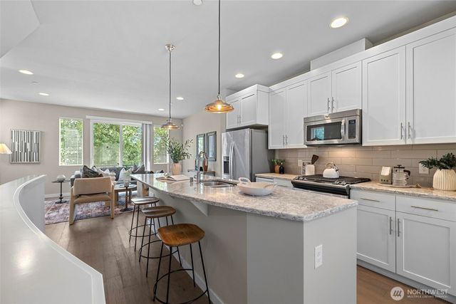 347 Vashon Court NE, Renton, WA 98059