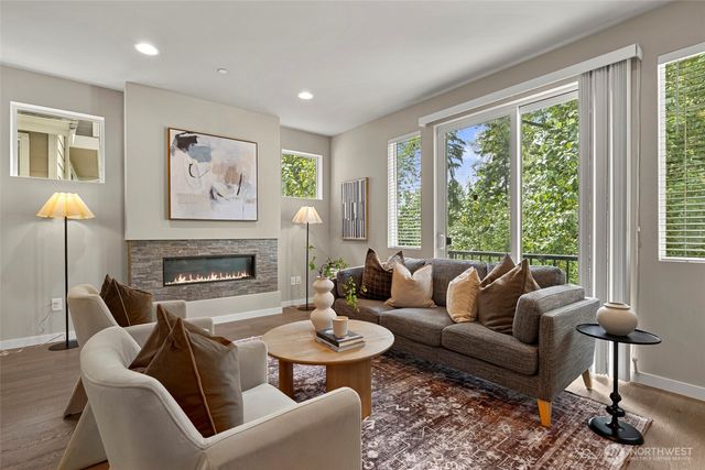 347 Vashon Court NE, Renton, WA 98059