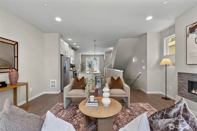 347 Vashon Court NE, Renton, WA 98059