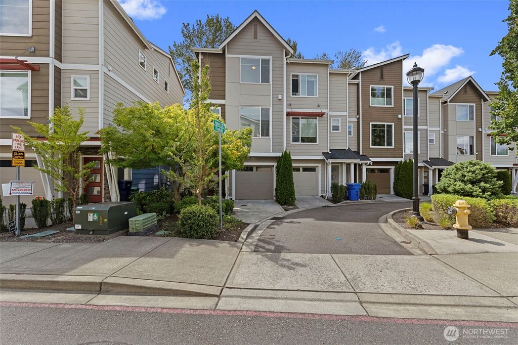 347 Vashon Court NE, Renton, WA 98059