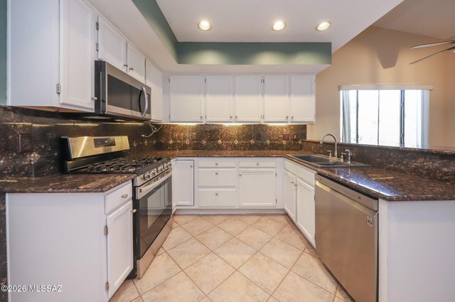 830 W Welcome Way, Green Valley, AZ 85614