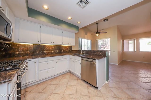 830 W Welcome Way, Green Valley, AZ 85614