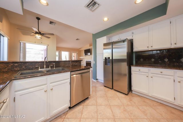 830 W Welcome Way, Green Valley, AZ 85614