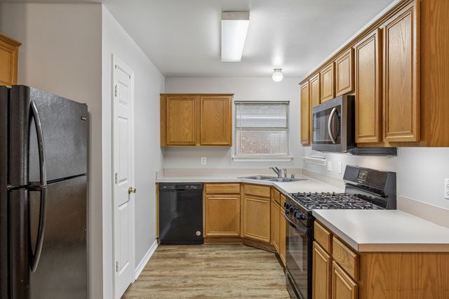 303 Vista Ridge Drive, Venus, TX 76084
