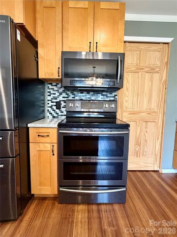 288 Willow Lane, Rosman, NC 28772