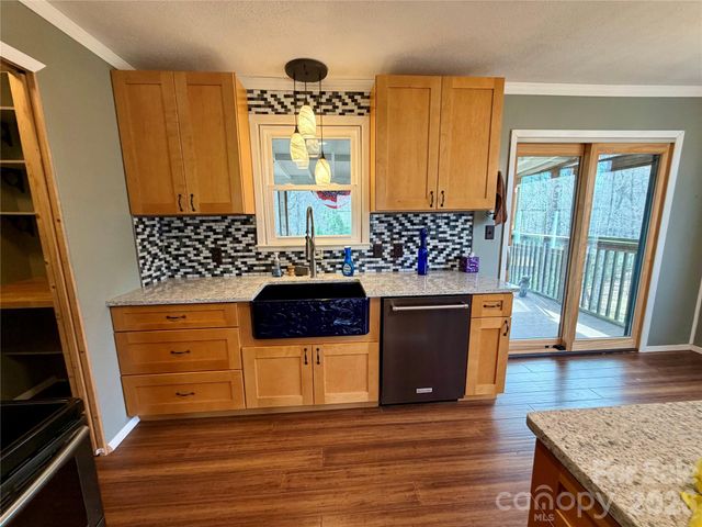 288 Willow Lane, Rosman, NC 28772