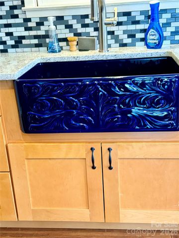 288 Willow Lane, Rosman, NC 28772