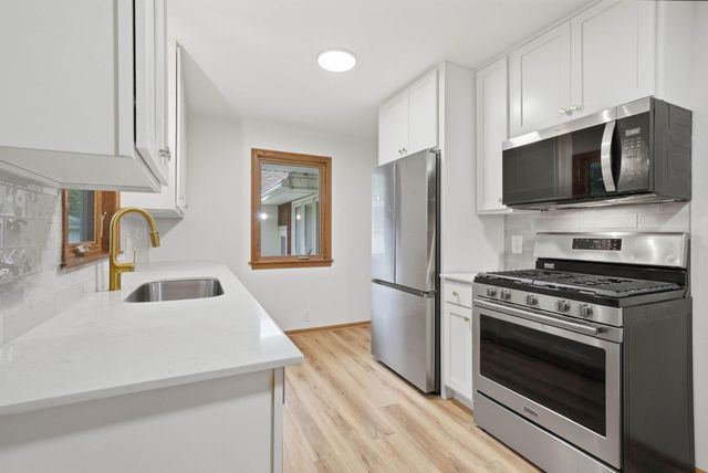 2972 Woodbridge Street, Roseville, MN 55113