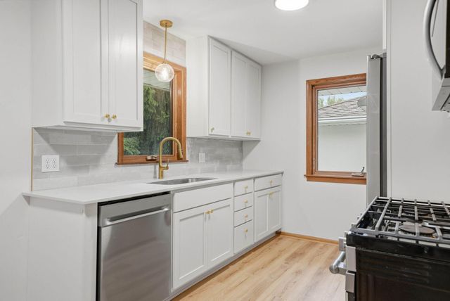 2972 Woodbridge Street, Roseville, MN 55113