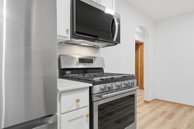 2972 Woodbridge Street, Roseville, MN 55113