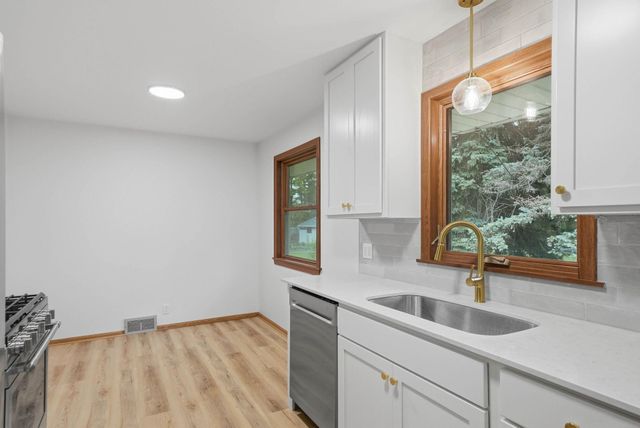 2972 Woodbridge Street, Roseville, MN 55113