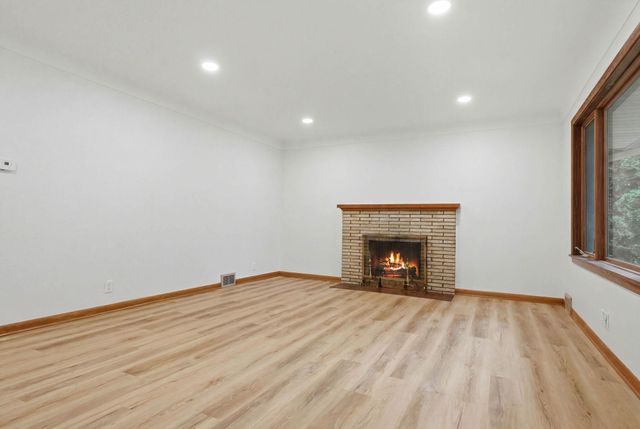 2972 Woodbridge Street, Roseville, MN 55113