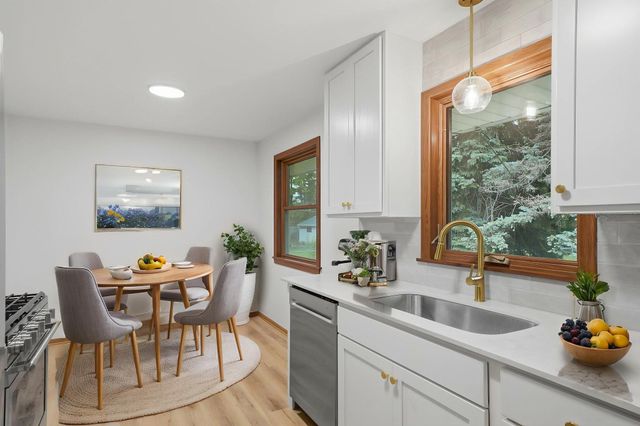 2972 Woodbridge Street, Roseville, MN 55113