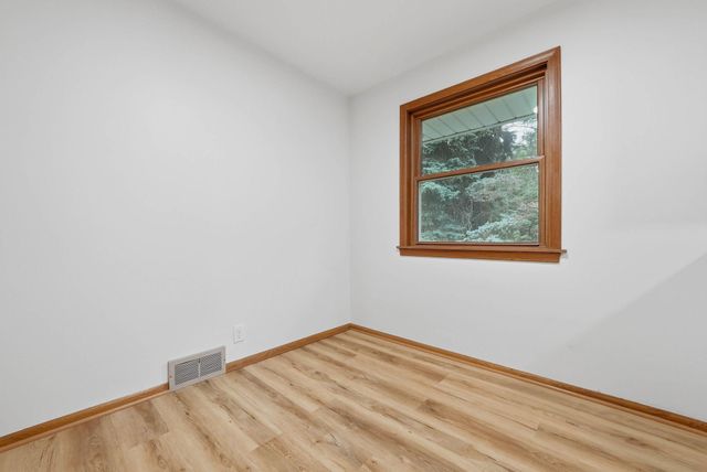 2972 Woodbridge Street, Roseville, MN 55113