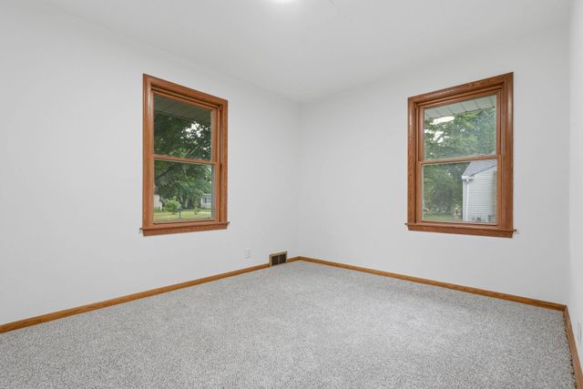 2972 Woodbridge Street, Roseville, MN 55113