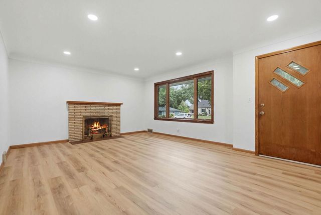 2972 Woodbridge Street, Roseville, MN 55113