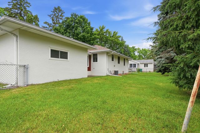 2972 Woodbridge Street, Roseville, MN 55113