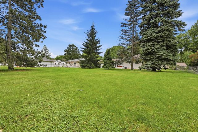 2972 Woodbridge Street, Roseville, MN 55113