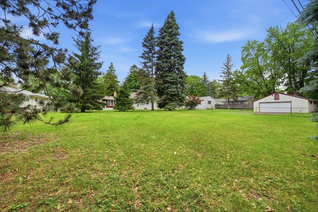2972 Woodbridge Street, Roseville, MN 55113