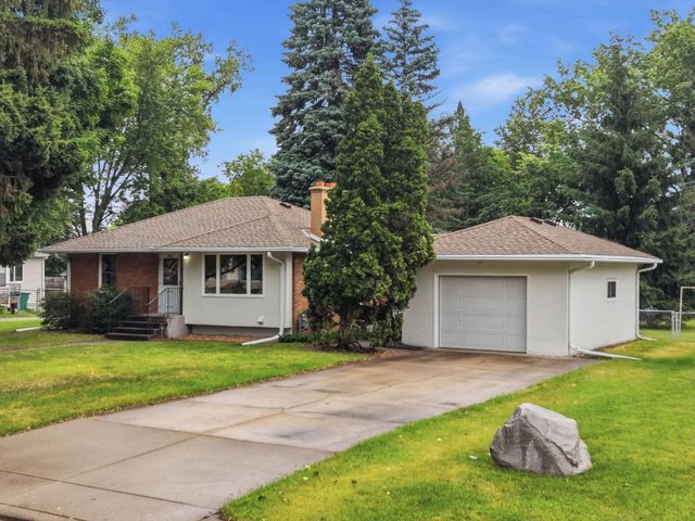 2972 Woodbridge Street, Roseville, MN 55113