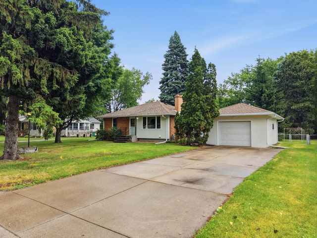 2972 Woodbridge Street, Roseville, MN 55113